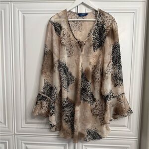 Penningtons Size 24 Sheer Lightweight Blouse Animal Print V-Neck Bell Sleeves